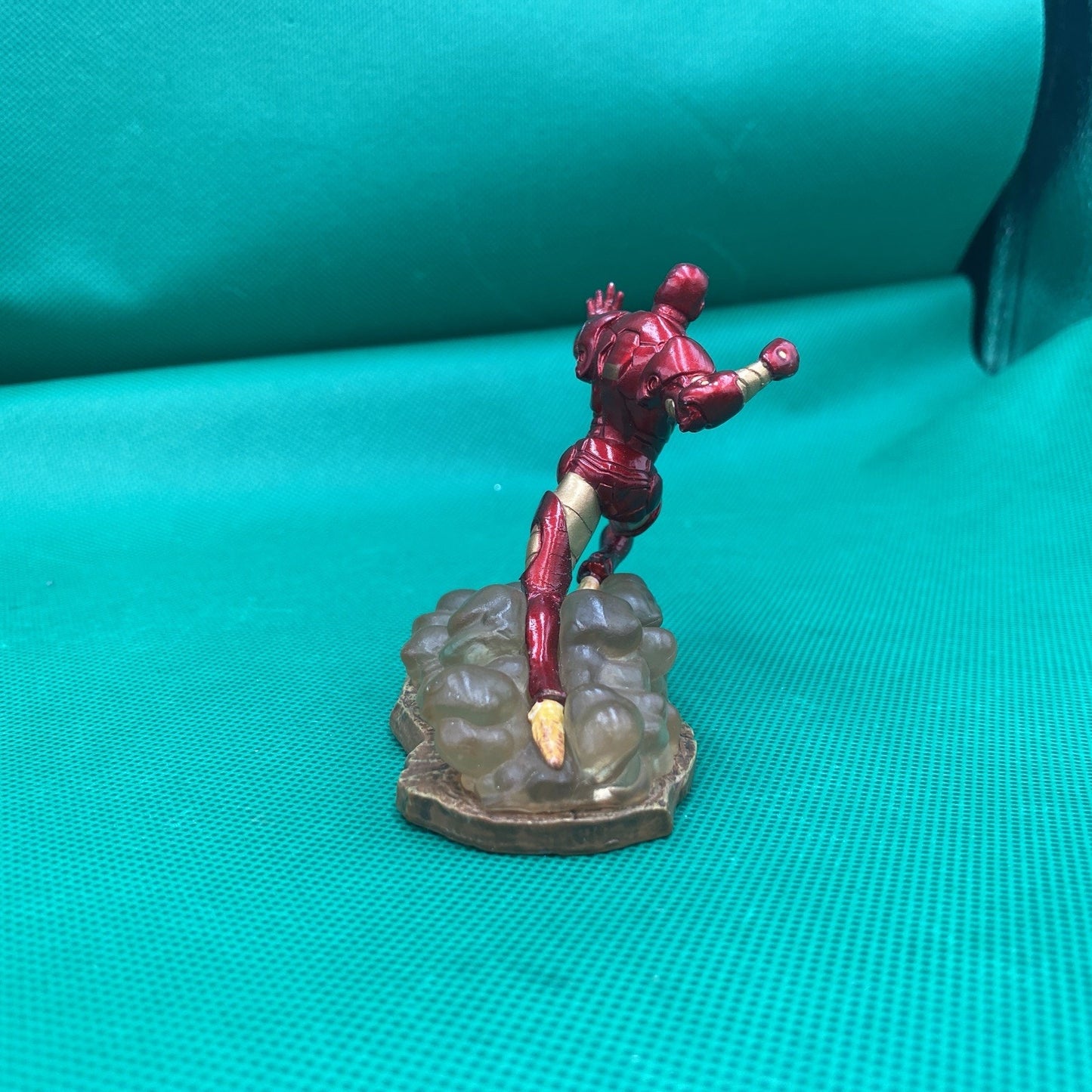 RED IRON MAN 3" Running Figure Base GC Avengers Assemble Disney Marvel Gold '11