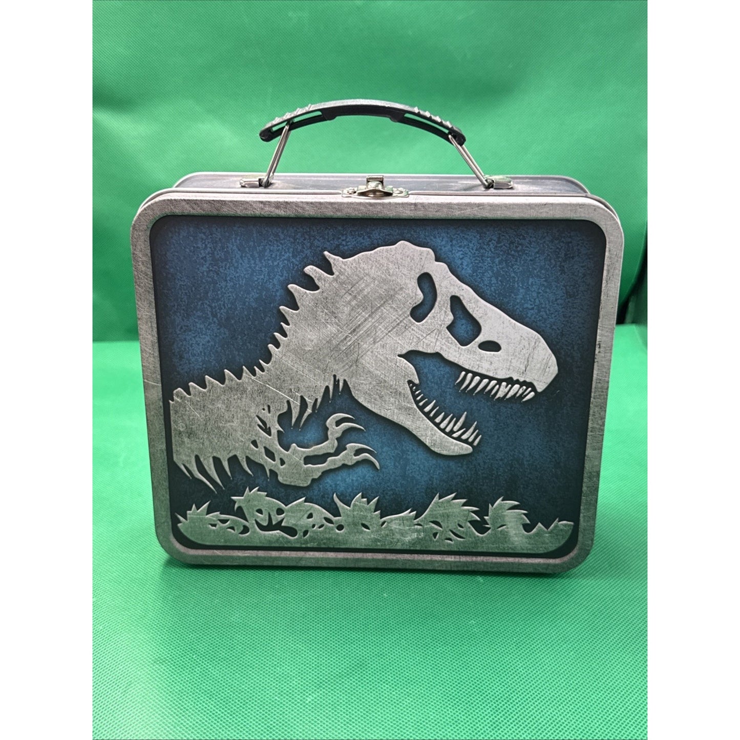 Jurassic World Park Tin Lunch Box T-Rex Velociraptor Dinosaurs Embossed 2015