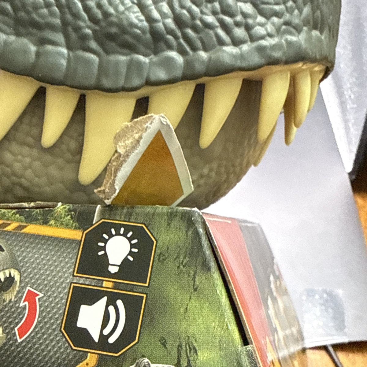 Jurassic World Rebirth T-Rex Rage N Roar Mask with LED Light up Eyes Blink NEW