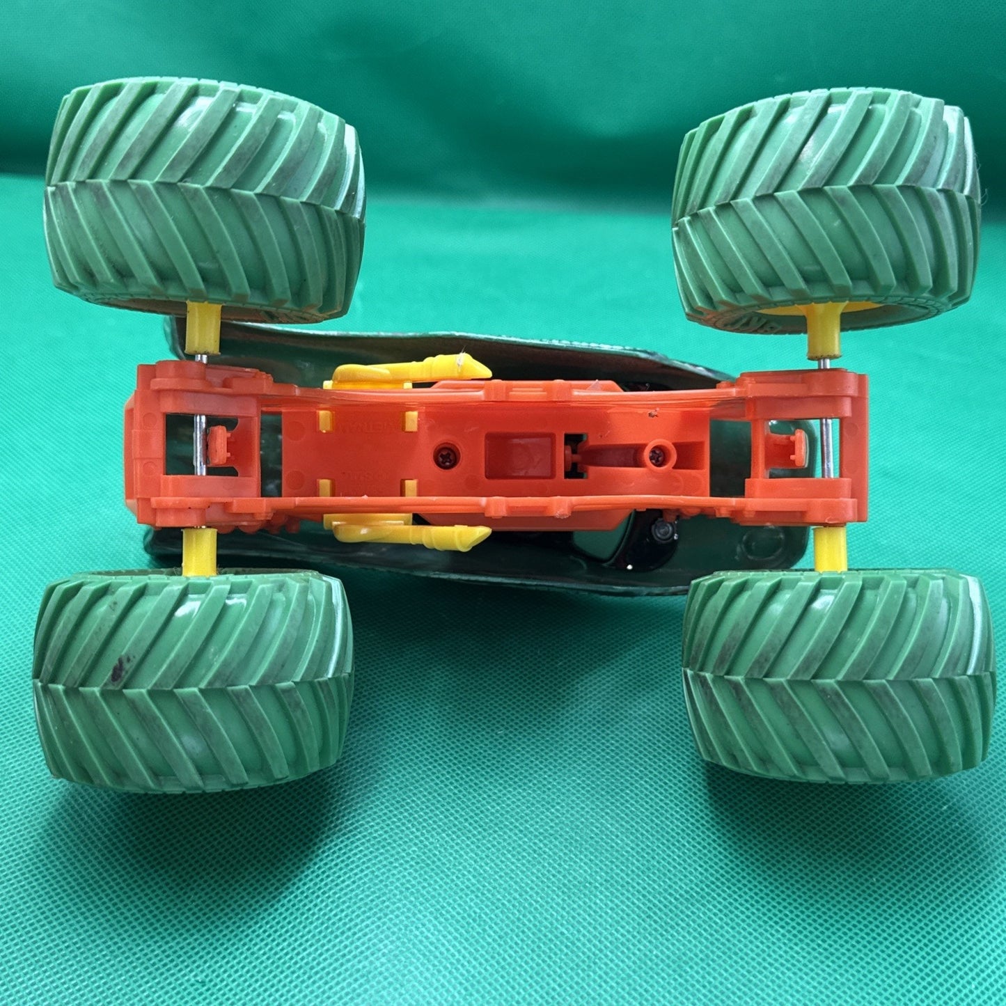 Spin Master 1:64 Scale Monster Jam Green Dragon Monster Truck (Loose)