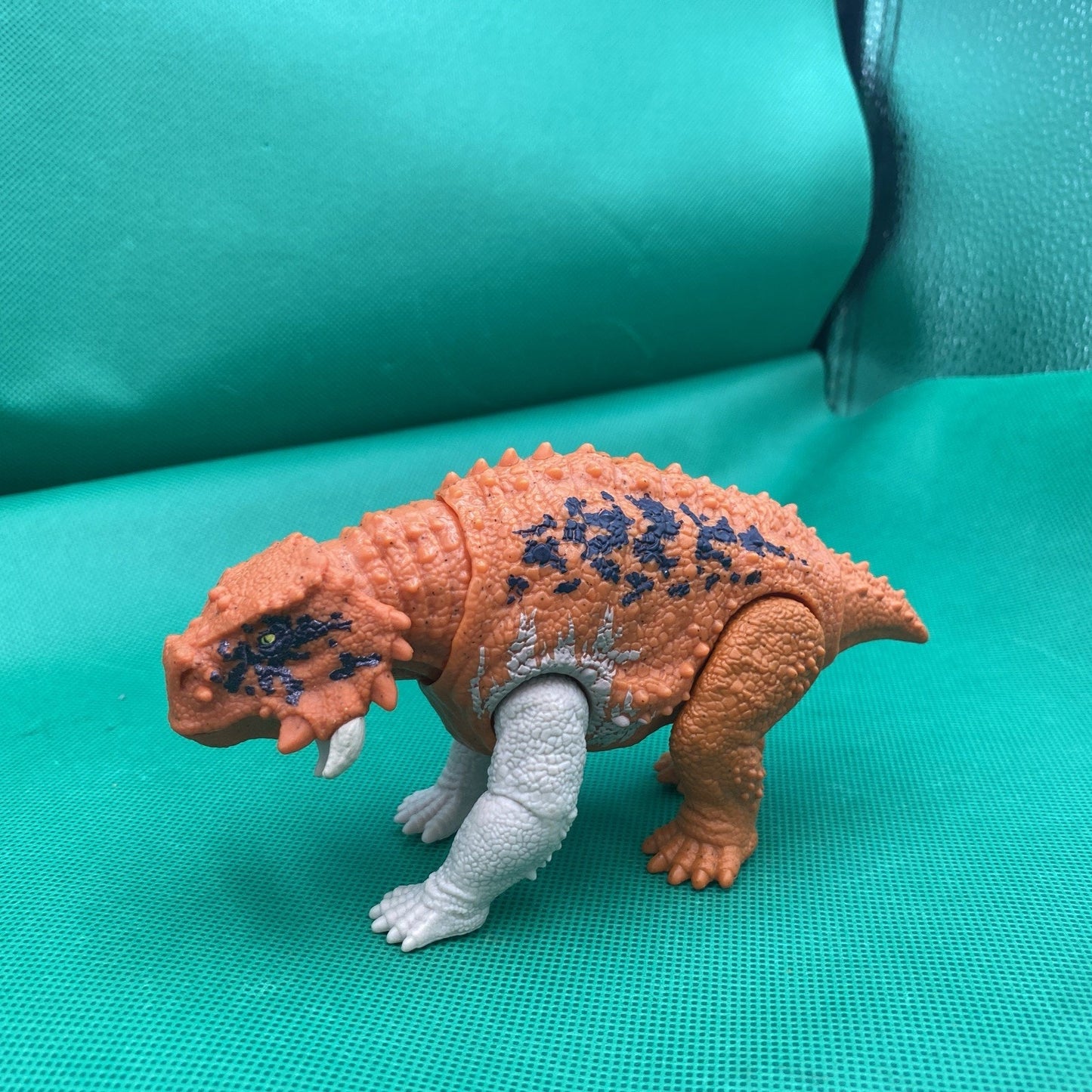 Jurassic Park Scutosaurus Figure Track & Explore Orange Prehistoric Dinosaur 6"