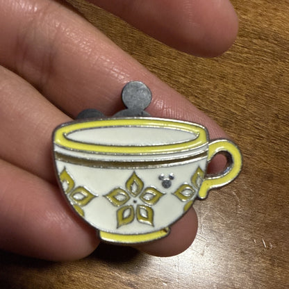 Disneyland Pin Alice in Wonderland Teacup 2015 Hidden Mickey Disney YELLOW Pin