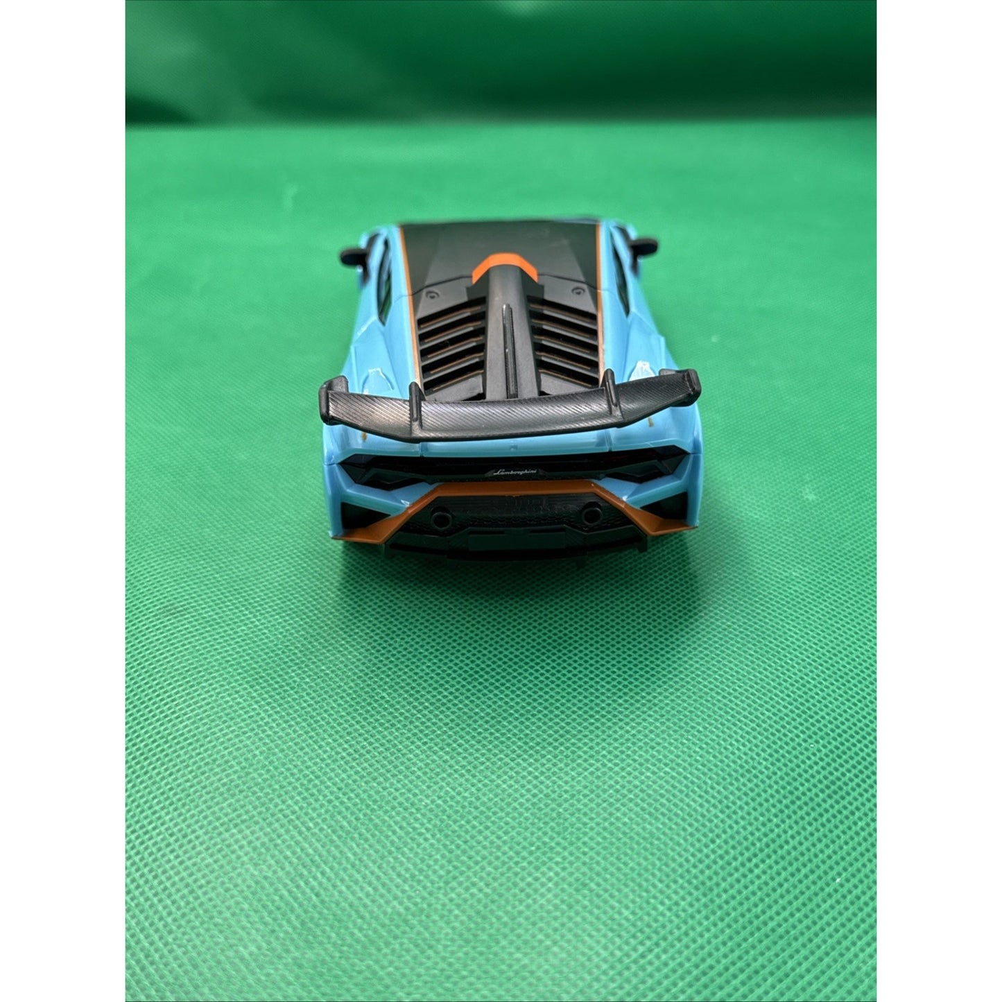 Lamborghini Huracán STO 1:24 Scale Model Car – Rastar Group