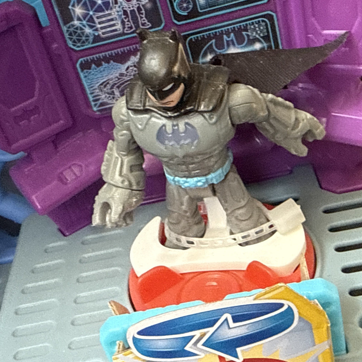 Fisher-Price Imaginext DC Super Friends Bat-Tech Batcave playset Batman LIGHT UP