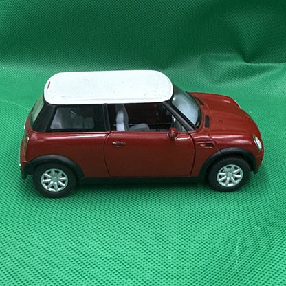 KINSMART NEW MINI COOPER DIECAST CAR 1:28 scale RED.