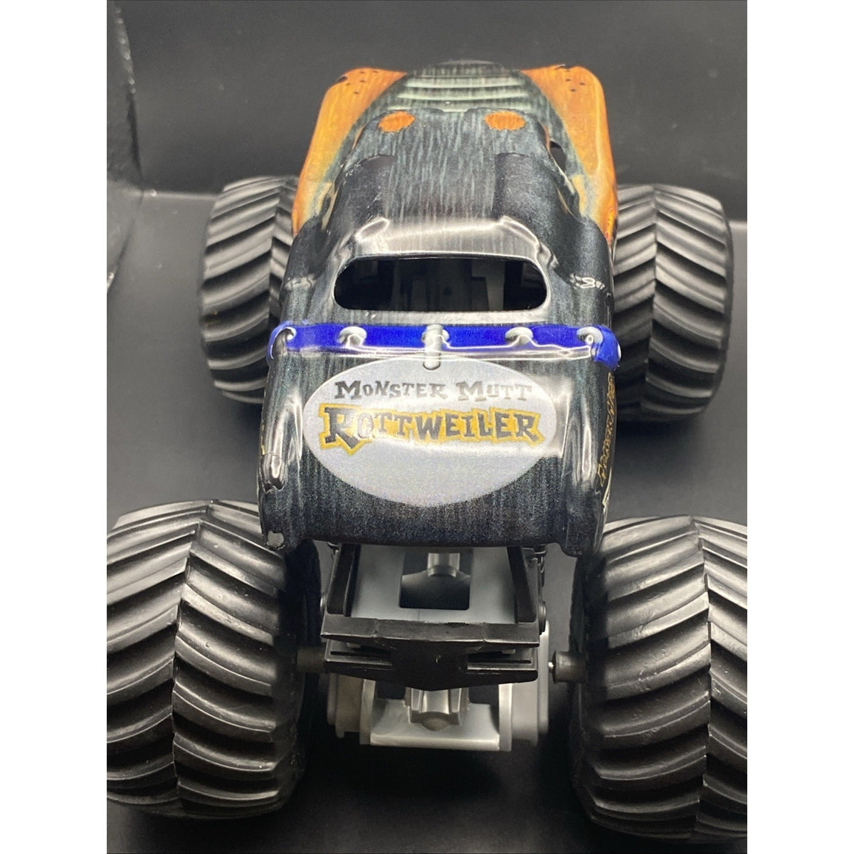 Hot Wheels Monster Jam Monster Mutt Rottweiler Diecast Metal Monster Truck
