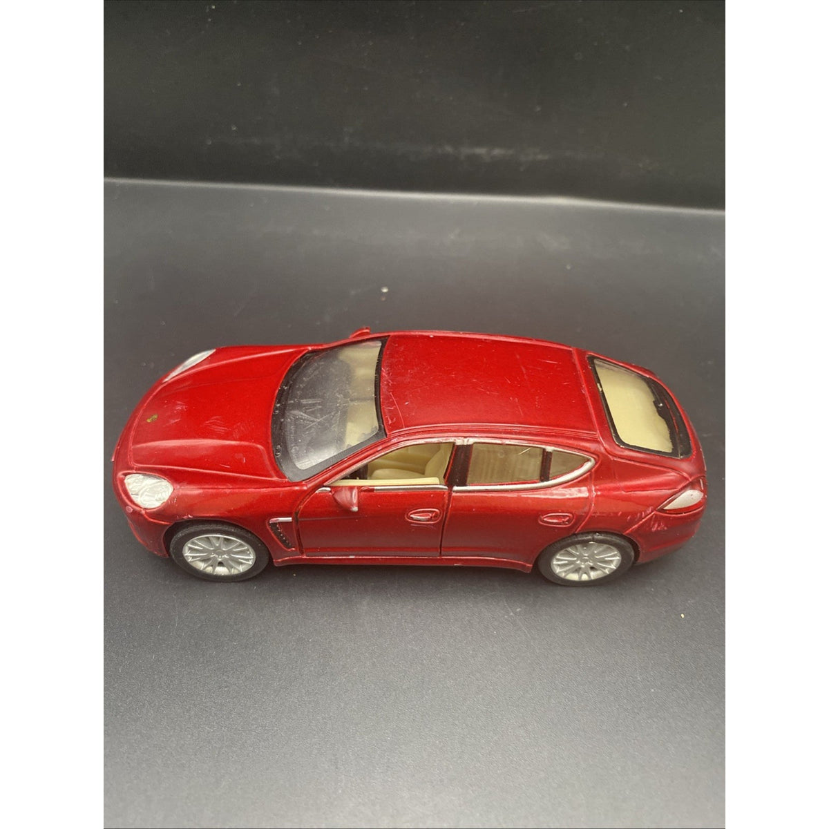 MSZ Porsche Panamera S Red 1:24 Diecast Model Car Opening