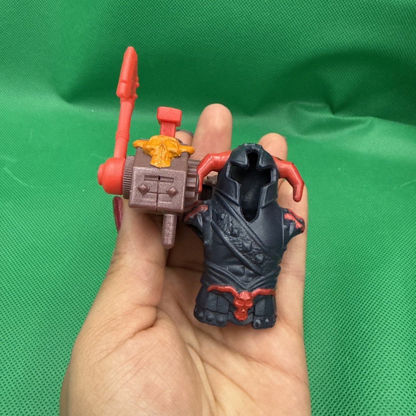 Imaginext DC Super Friends STEPPENWOLF HELMET/AXE PACK accessory