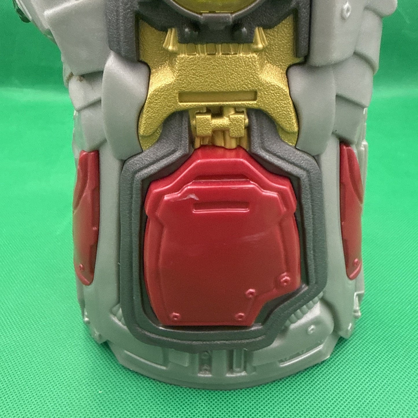 Hasbro Marvel Avengers Thanos Infinity Gauntlet Electronic Lightup Fist w/ Sound