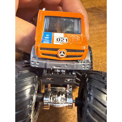 Hotwheels Monster Trucks Mercedes Benz Unimog Orange 1:64.