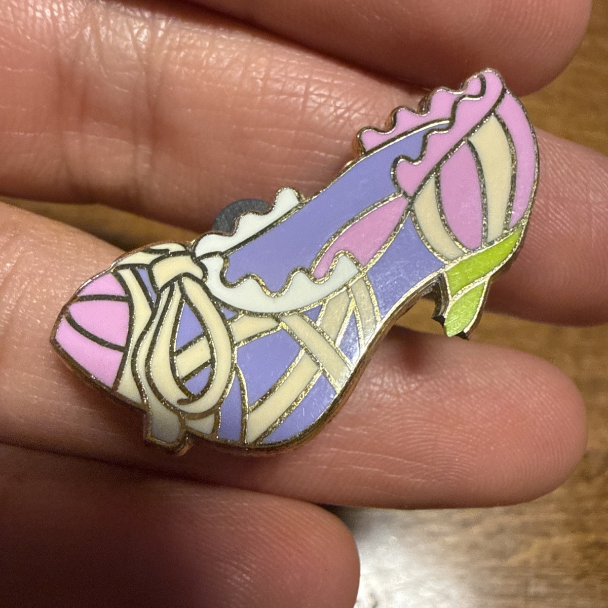 Disney Collectible Designer Princess Shoes Pin - Rapunzel - #2566 - 2012