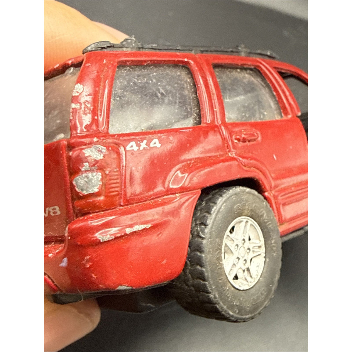 Diecast 2000 Jeep Grand Cherokee ~ 1/42 Scale ~ Red ~ MAISTO