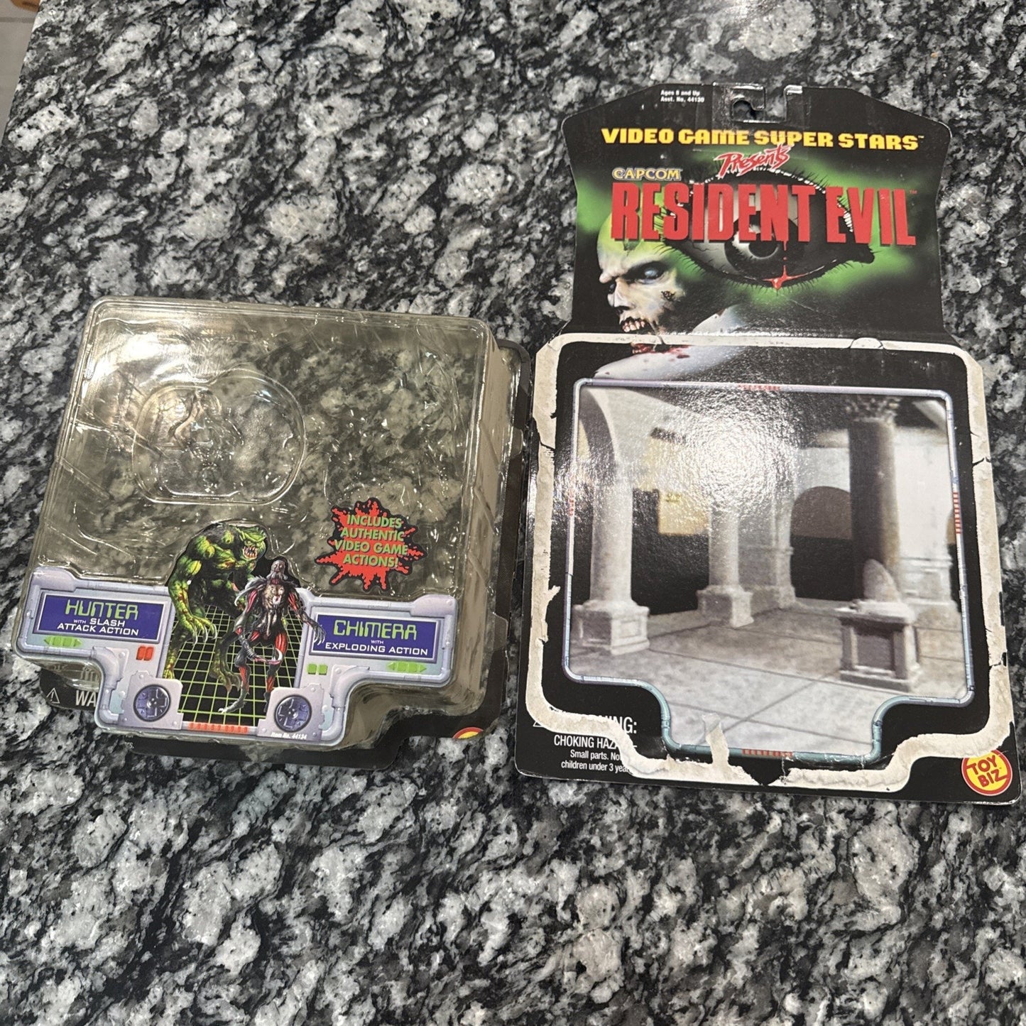 Vtg 1998 Resident Evil Hunter w/Slash Attack CARD ONLY No Figure