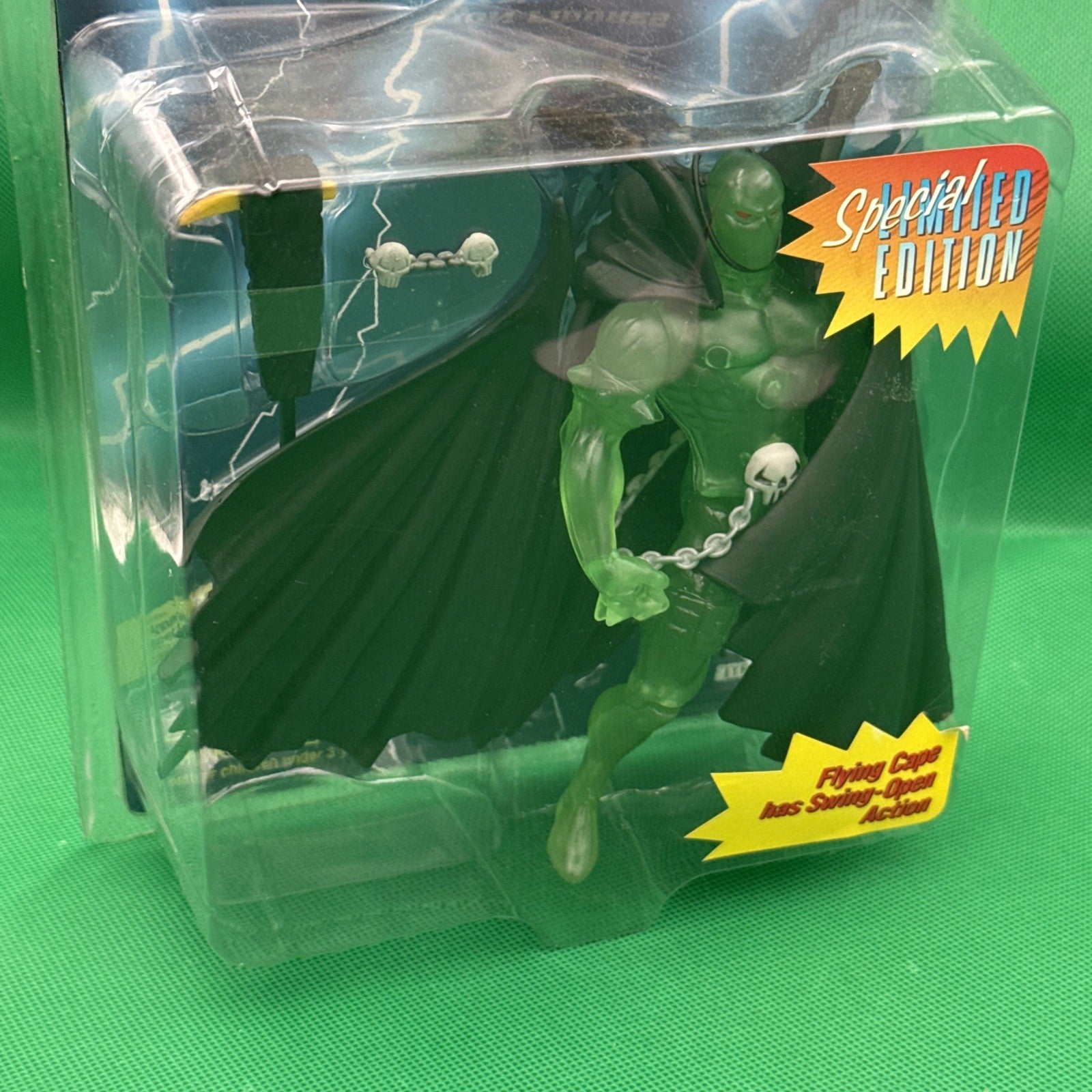 McFarlane Special Limited Edition GREEN Necroplasma Spawn Flying Cape & Comic Bk