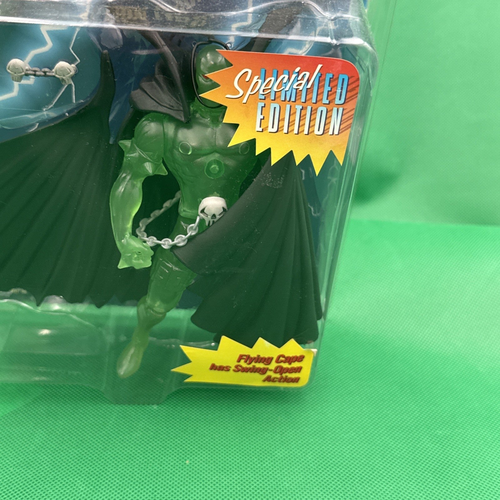 McFarlane Special Limited Edition GREEN Necroplasma Spawn Flying Cape & Comic Bk