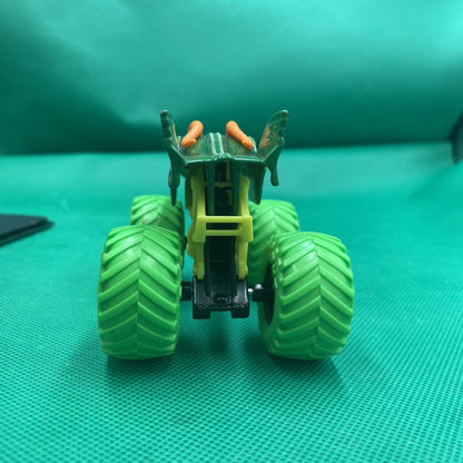 Monster Jam Dragon Truck Green tires yellow cage 1:64
