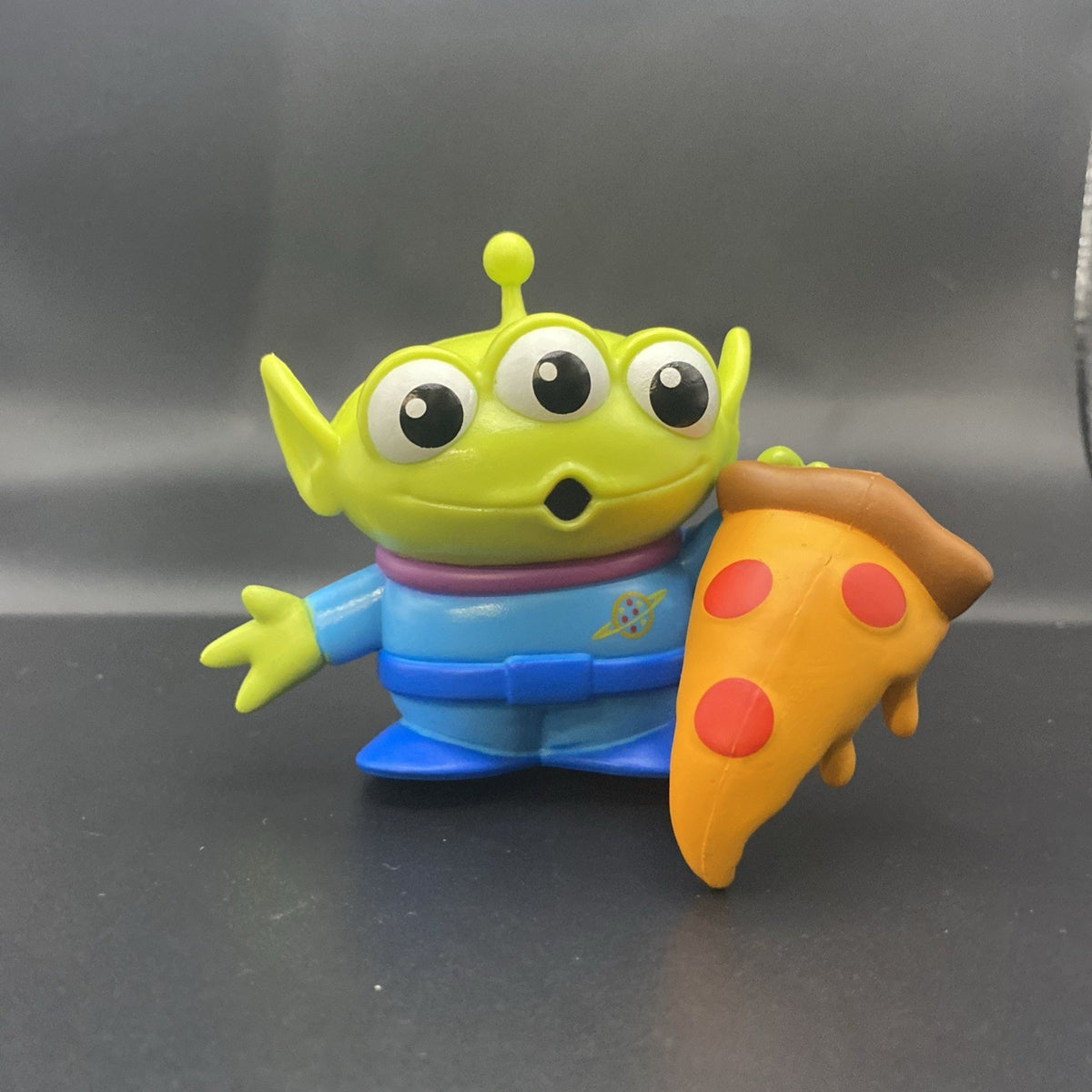 Disney/pixar Toy Story 3 Three Eyed Alien Action Figure Holding Pizza Blind Box.