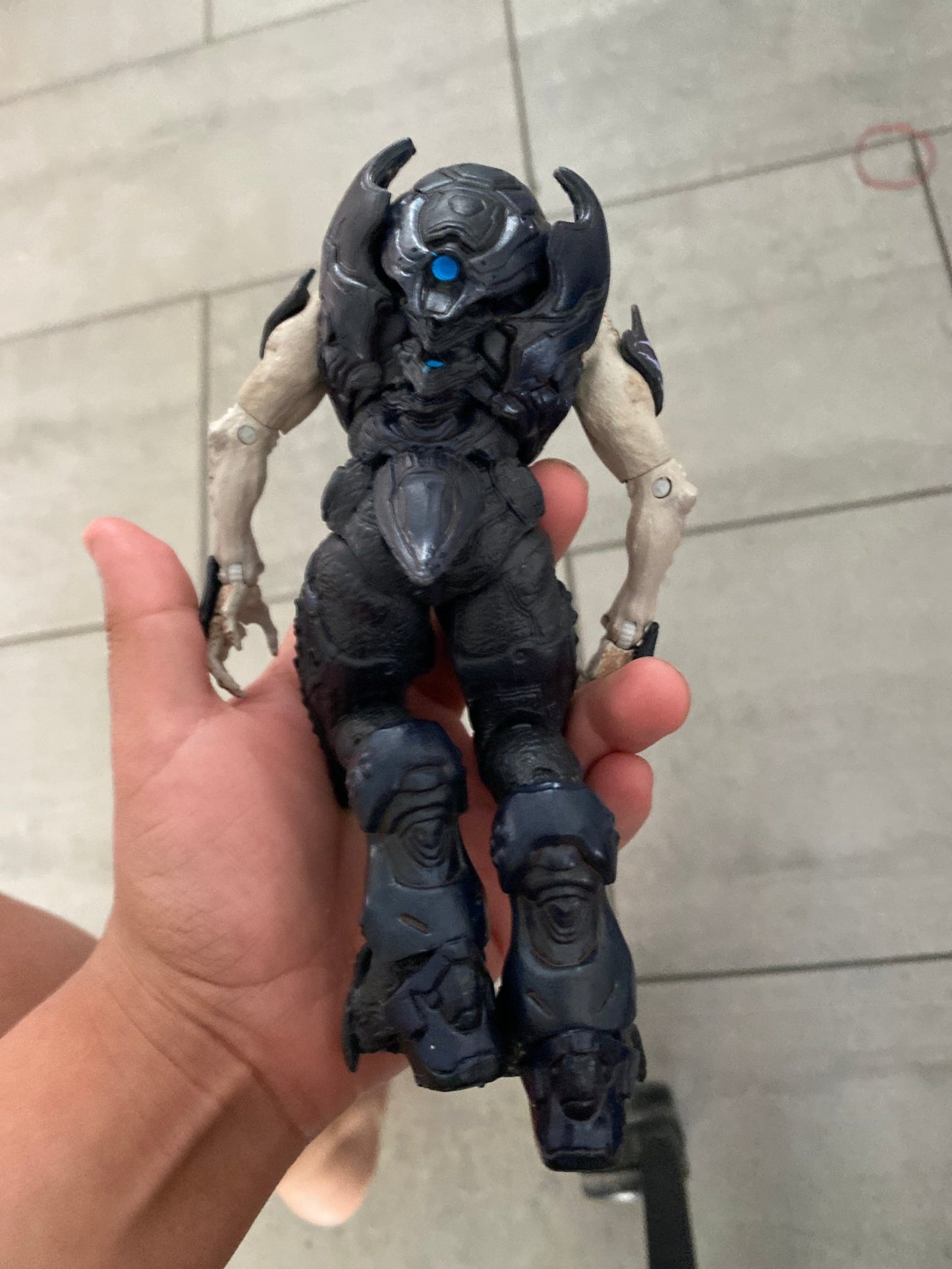 6.5" Halo 4 Elite Jul Mdama McFarlane Action Figure Series 3 - 28 Moving Parts - toyscardscomics