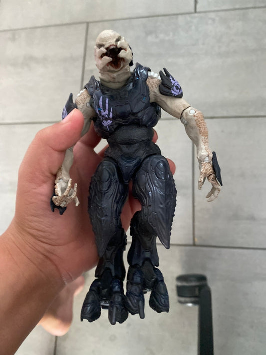 6.5" Halo 4 Elite Jul Mdama McFarlane Action Figure Series 3 - 28 Moving Parts - toyscardscomics