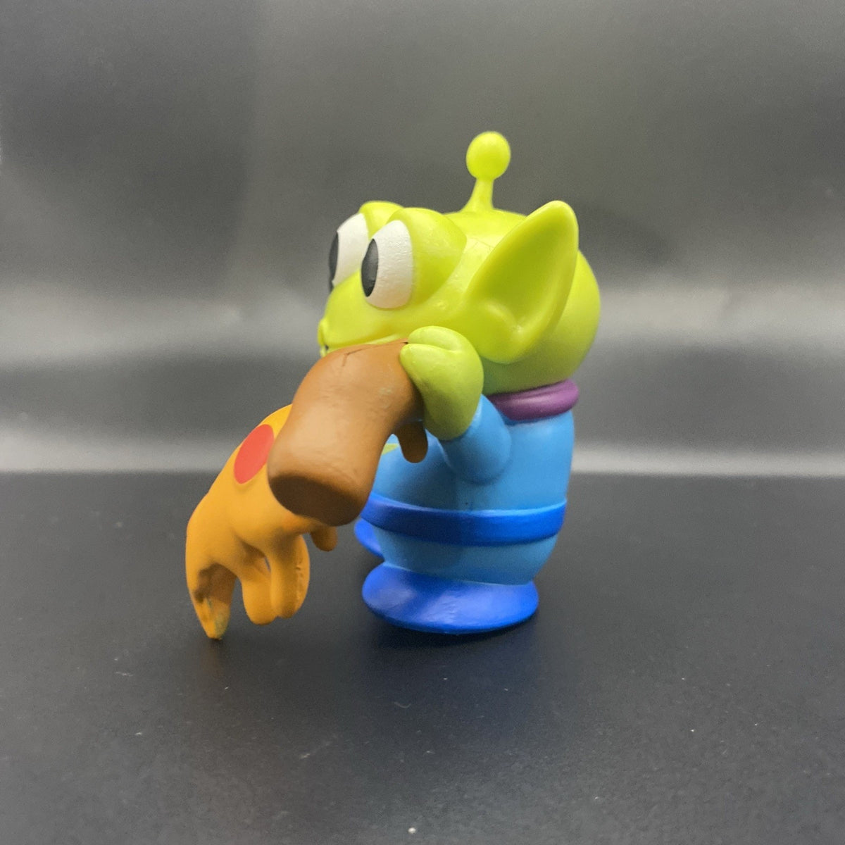 Disney/pixar Toy Story 3 Three Eyed Alien Action Figure Holding Pizza Blind Box.