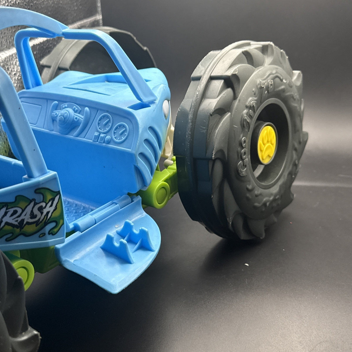 Goo Jit Zu Heroes Stretch And Strike Thrash Mobile Monster Truck - Pre-Owned
