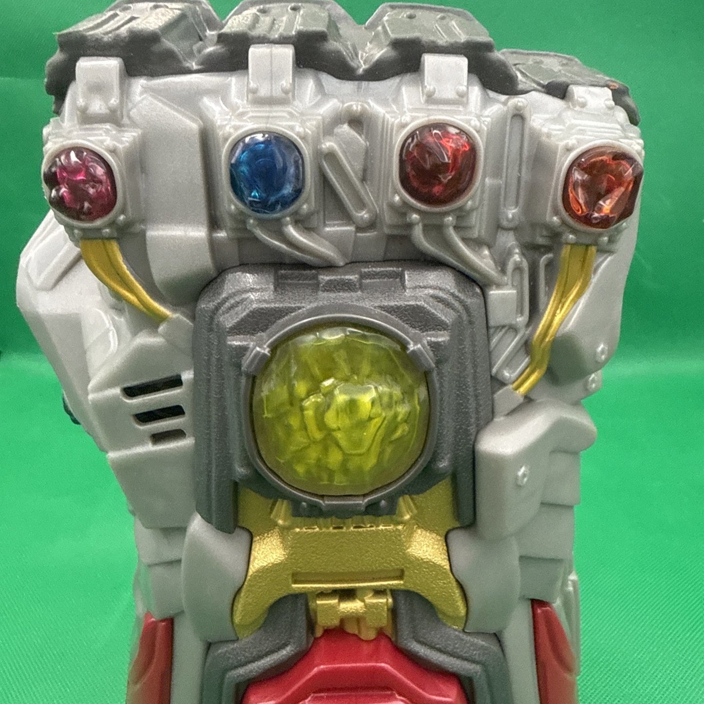 Hasbro Marvel Avengers Thanos Infinity Gauntlet Electronic Lightup Fist w/ Sound