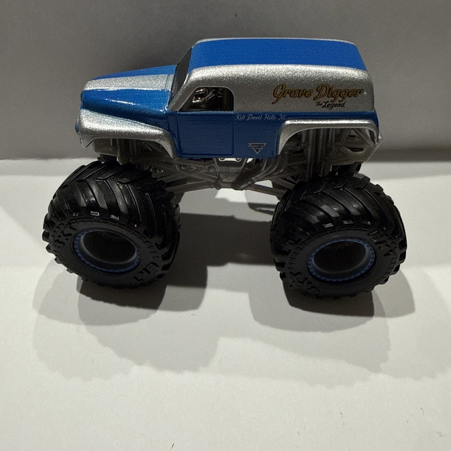 Hot Wheels Monster Jam Grave Digger The Legend Color Blue