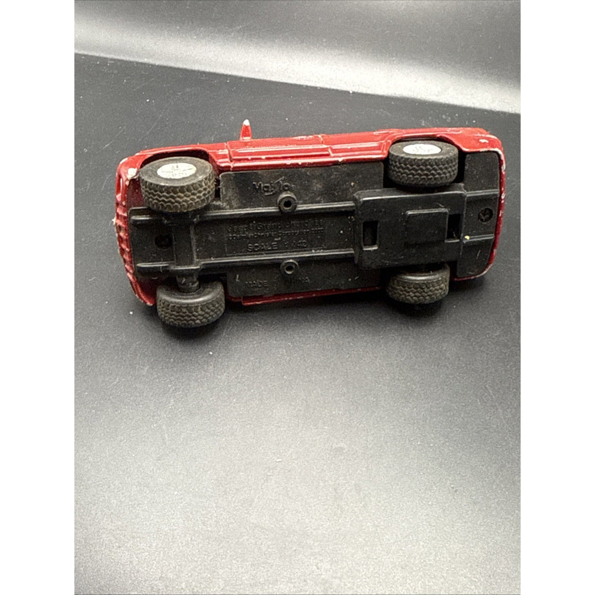 Diecast 2000 Jeep Grand Cherokee ~ 1/42 Scale ~ Red ~ MAISTO