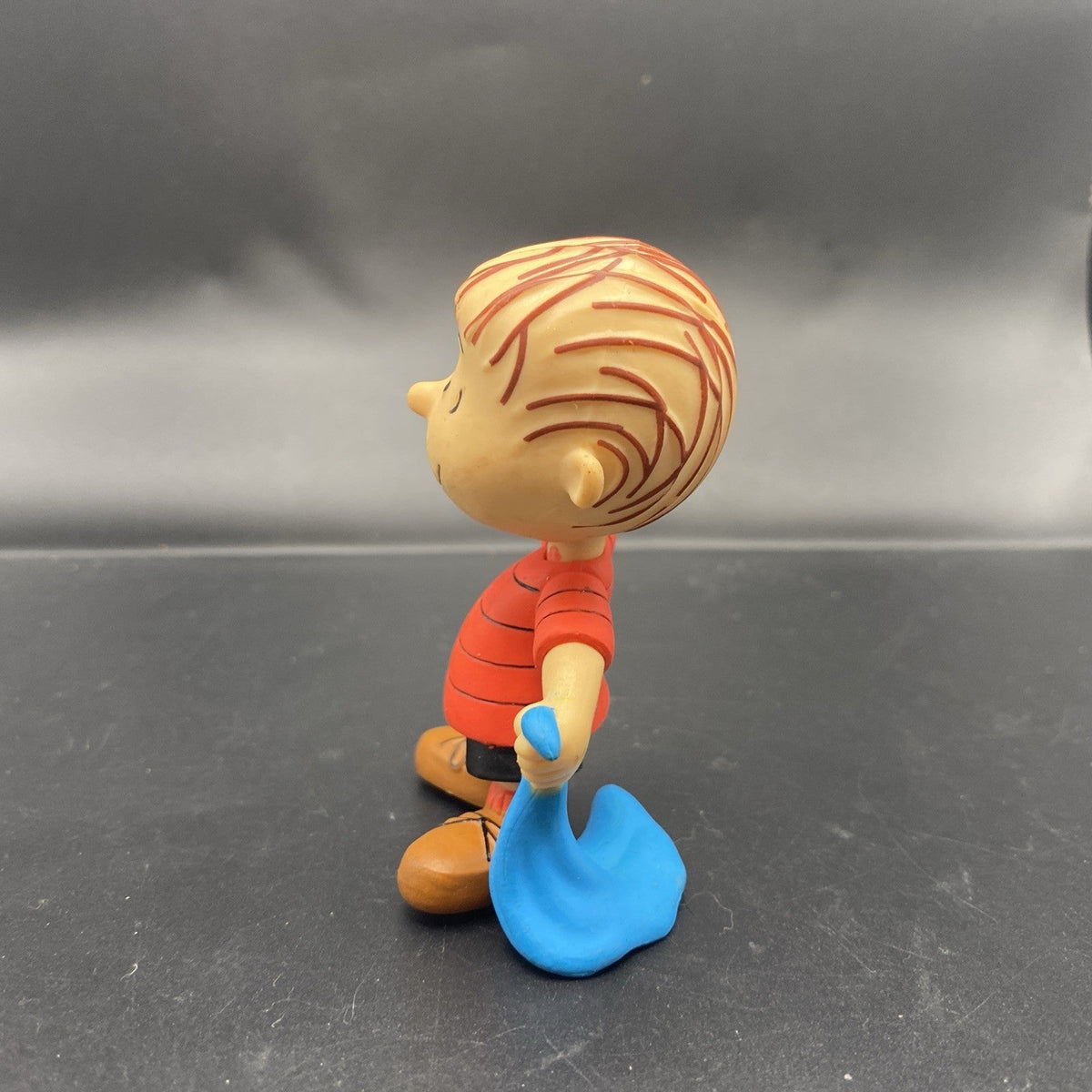 Linus van Pelt with Blanket and Plane Peanuts 3" PVC Figure Just Play