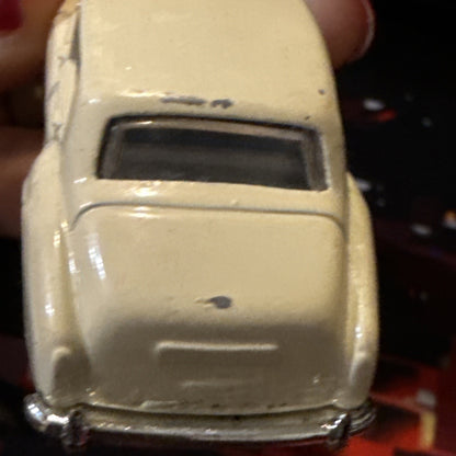 1985 Matchbox White Rolls Royce Silver Cloud, Made in Macau, 1:69 scale Diecast