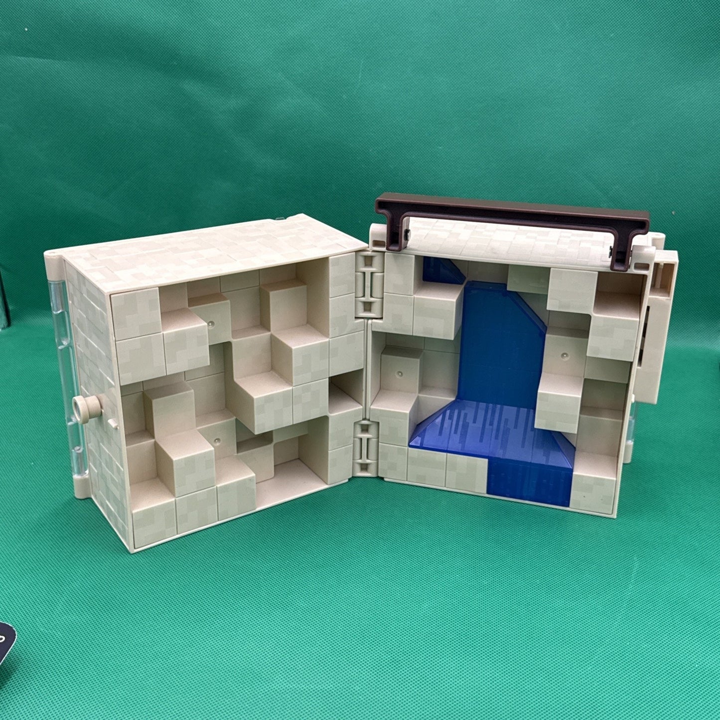 Minecraft Collector Case Sand Desert Mini Figure Display Playset Mattel 2016