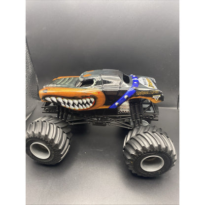 Hot Wheels Monster Jam Monster Mutt Rottweiler Diecast Metal Monster Truck