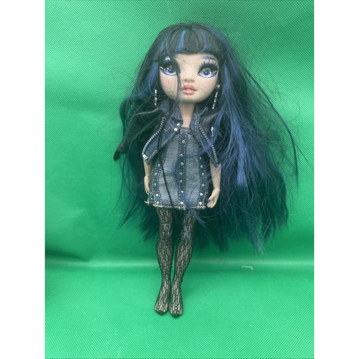 MGA Entertainment Amaya Raine Rainbow Fashion Doll DIFFRENT OUTFIT
