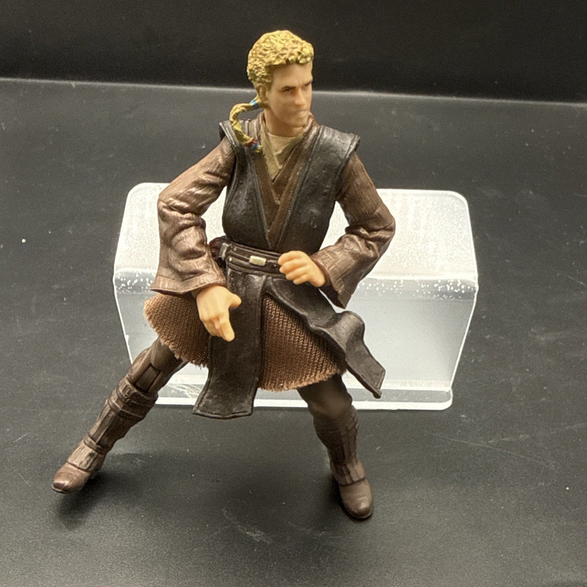 Star Wars AOTC Anakin Skywalker Tatooine Attack w/ Jedi Kick Hasbro 2001