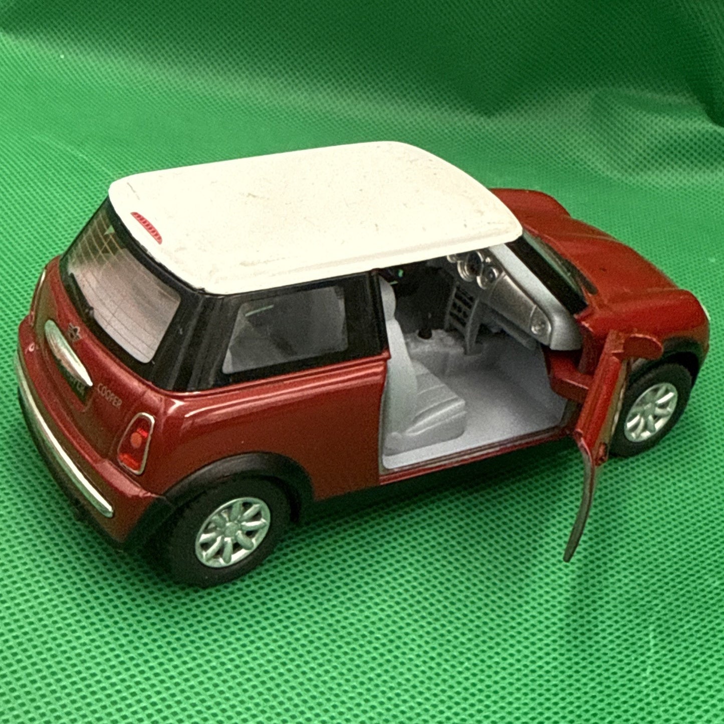 KINSMART NEW MINI COOPER DIECAST CAR 1:28 scale RED.