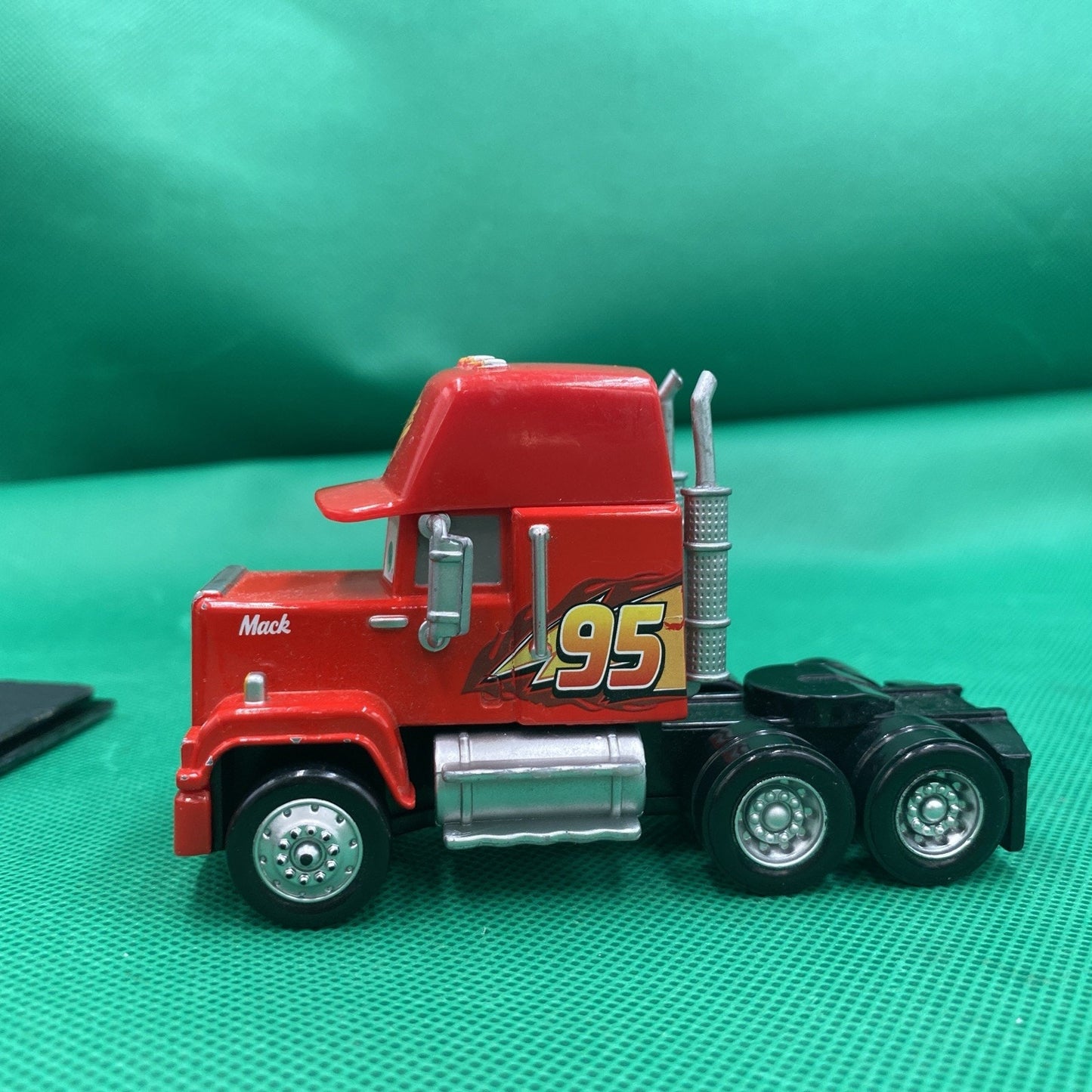 Disney Pixar Cars 3 Deluxe Mack Semi Truck Diecast B22#8