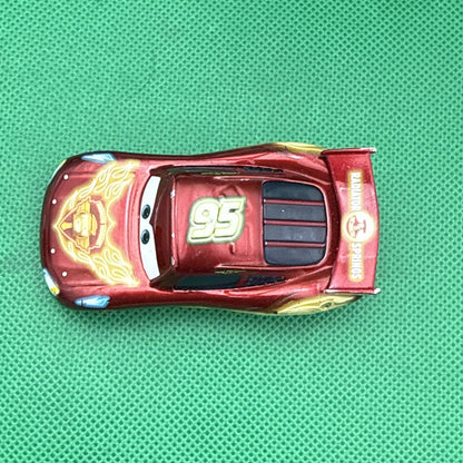 Disney / Pixar Cars ( Lightning McQueen ) -Neon Racers Exclusive Metallic Deco