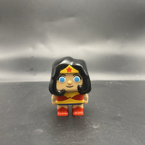 Wonder Woman Mini Plastic Figurine DC Comics Collectible Figure 1 Pack