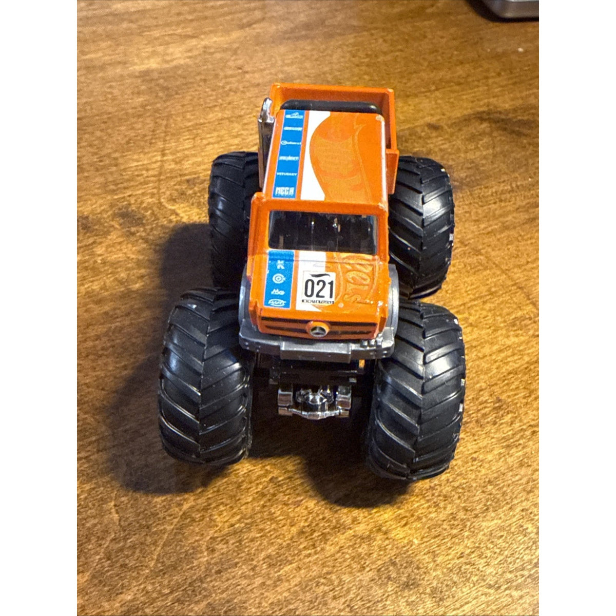 Hotwheels Monster Trucks Mercedes Benz Unimog Orange 1:64.