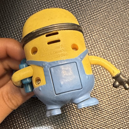 2013 McDONALDS DESPICABLE ME 2 #8 MINION STUART BLASTER HAPPY MEAL Not Tested