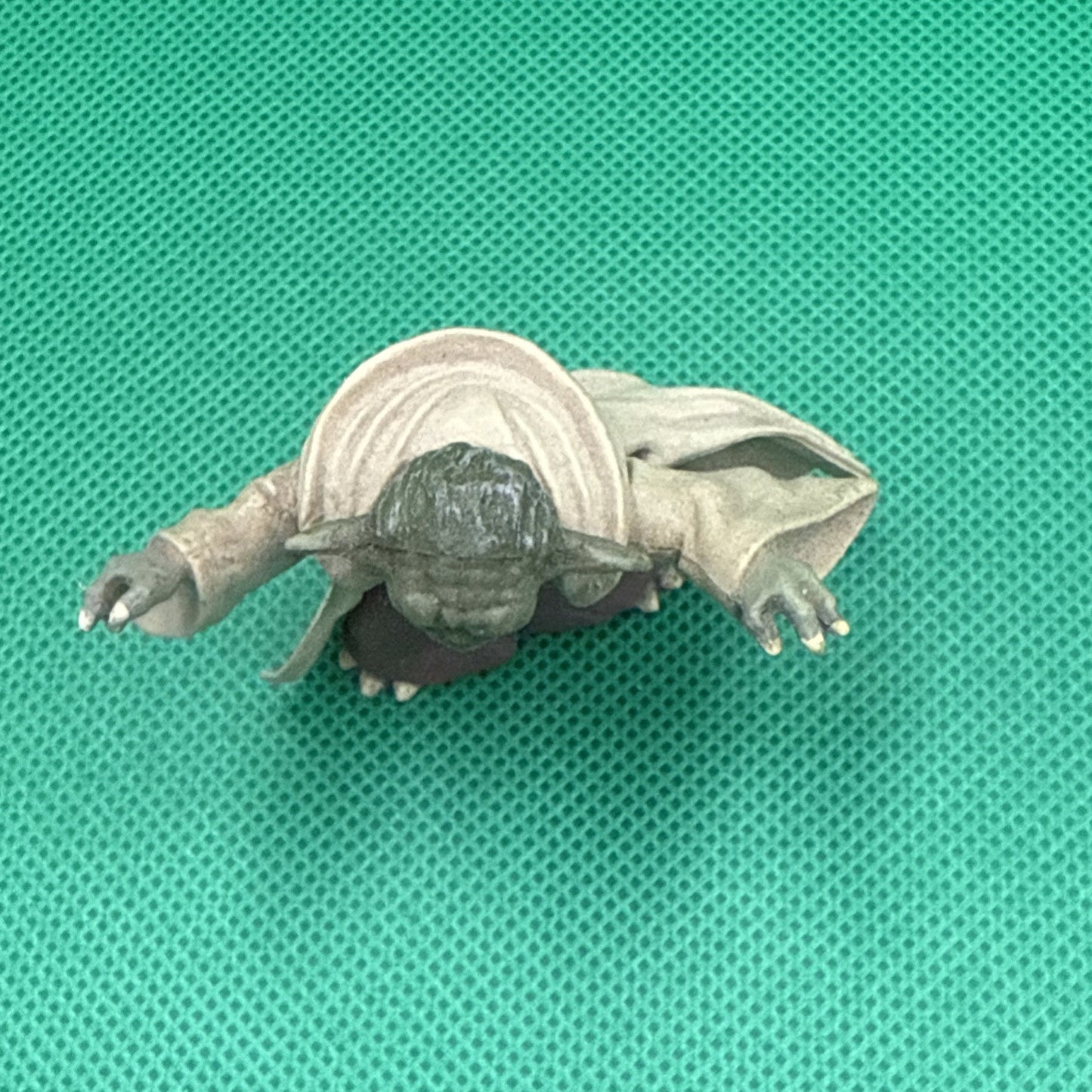 Hasbro YODA STAR WARS MINI 2”ACTION FIGURE PLASTIC TOY (PRE-OWNED)
