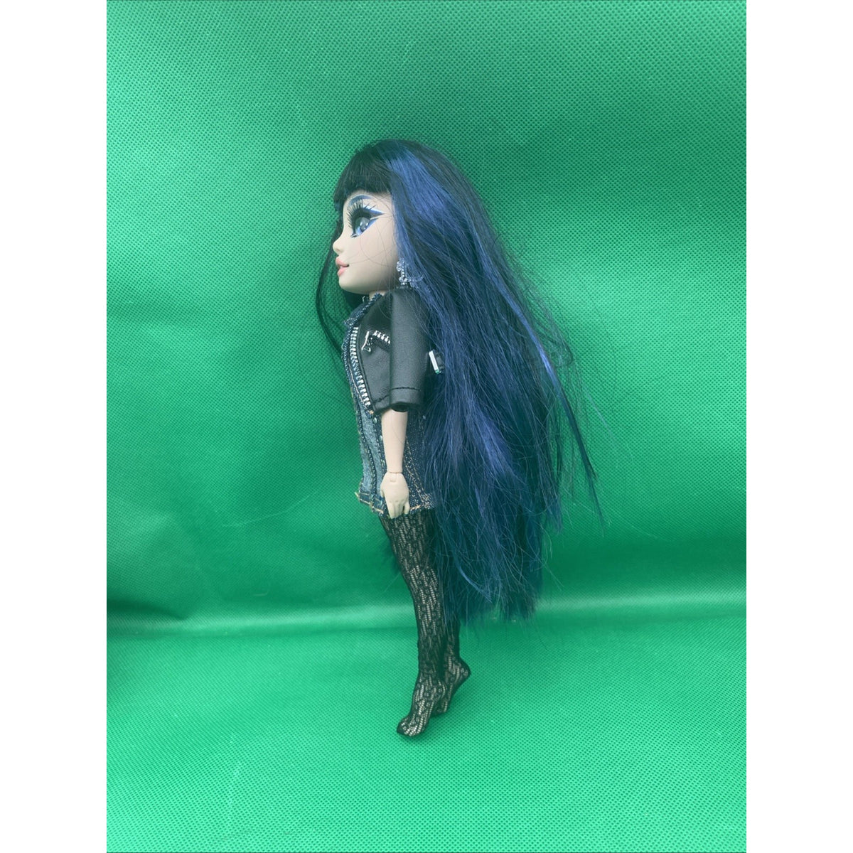 MGA Entertainment Amaya Raine Rainbow Fashion Doll DIFFRENT OUTFIT