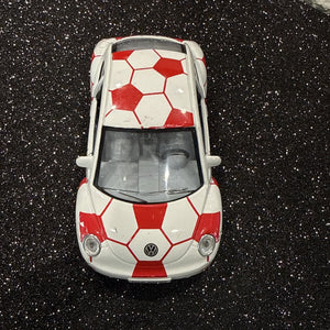 Kinsmart 1 / 32nd Volkswagen New Beetle, friction vehicle.
