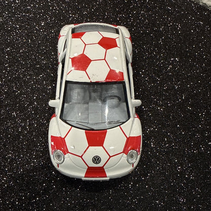 Kinsmart 1 / 32nd Volkswagen New Beetle, friction vehicle.