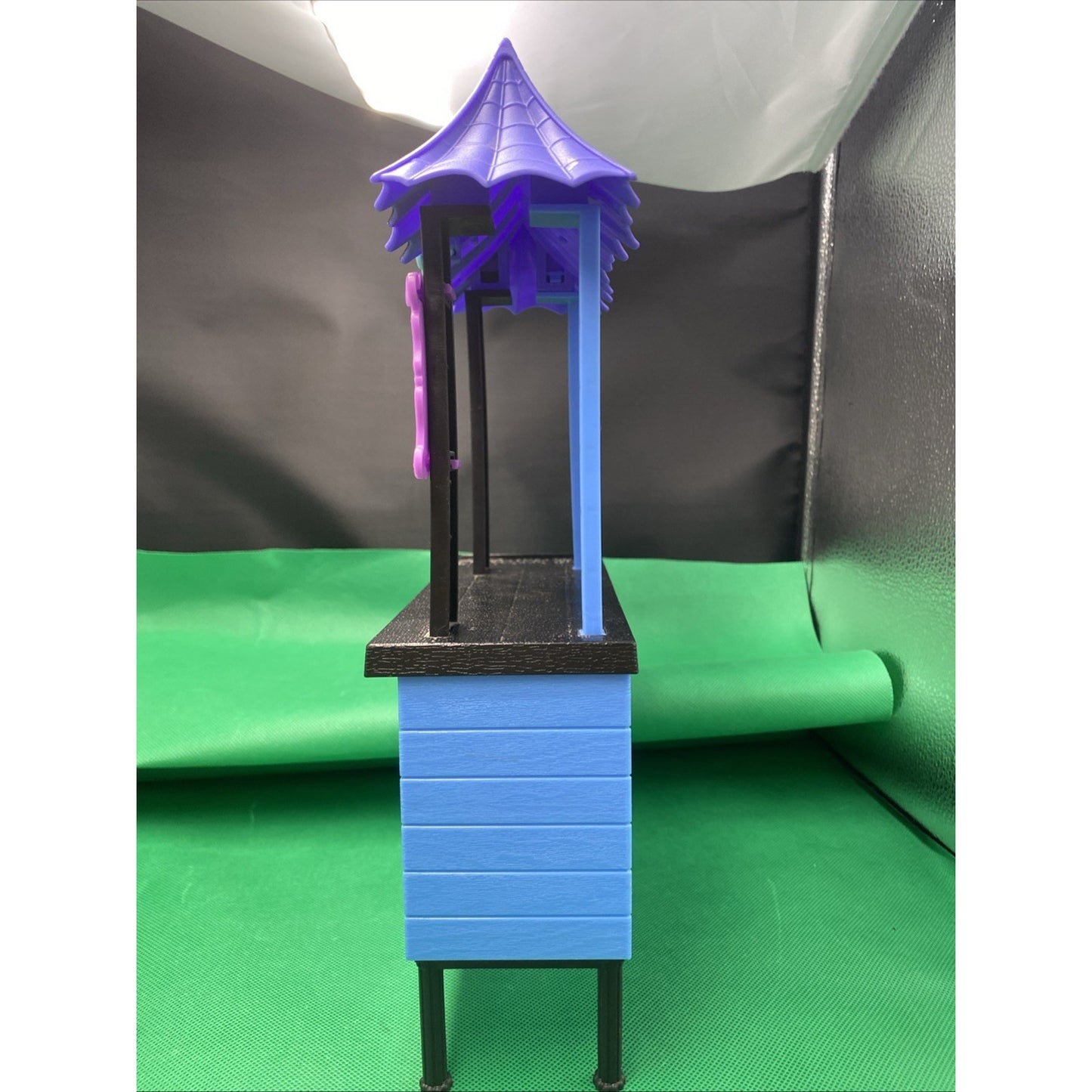 Monster High Doll Coffin Bean Play Set Stand Counter Booth Shop Playset