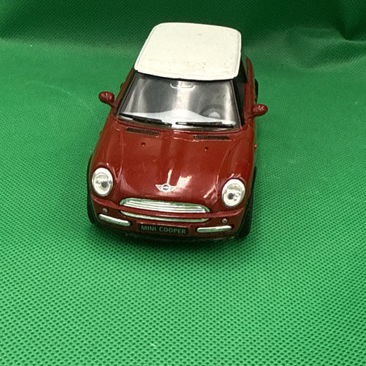 KINSMART NEW MINI COOPER DIECAST CAR 1:28 scale RED.