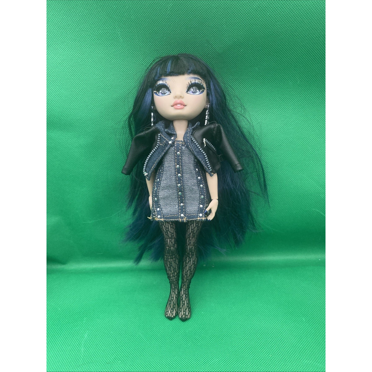 MGA Entertainment Amaya Raine Rainbow Fashion Doll DIFFRENT OUTFIT