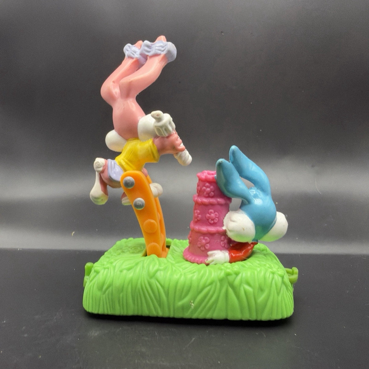 Vintage Looney Tunes Bugs Bunny & Lola Bunny Interactive Cake Toy – Warner Bros.