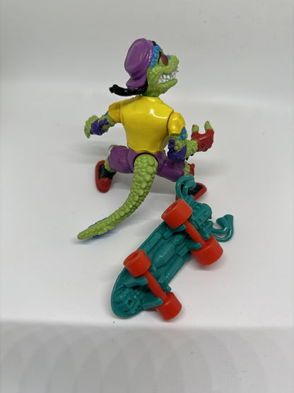 1990 Playmates TMNT Mondo Gecko Vintage 100% Complete Action Figure & Skateboard