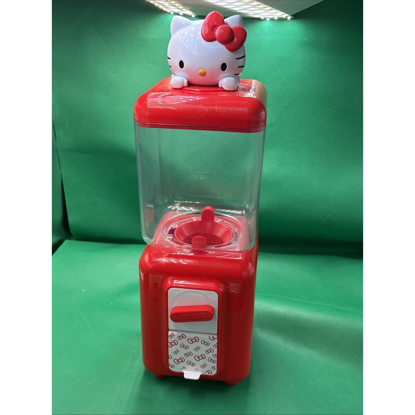 FAO Schwarz Hello Kitty and Friends Toy Vending Machine
